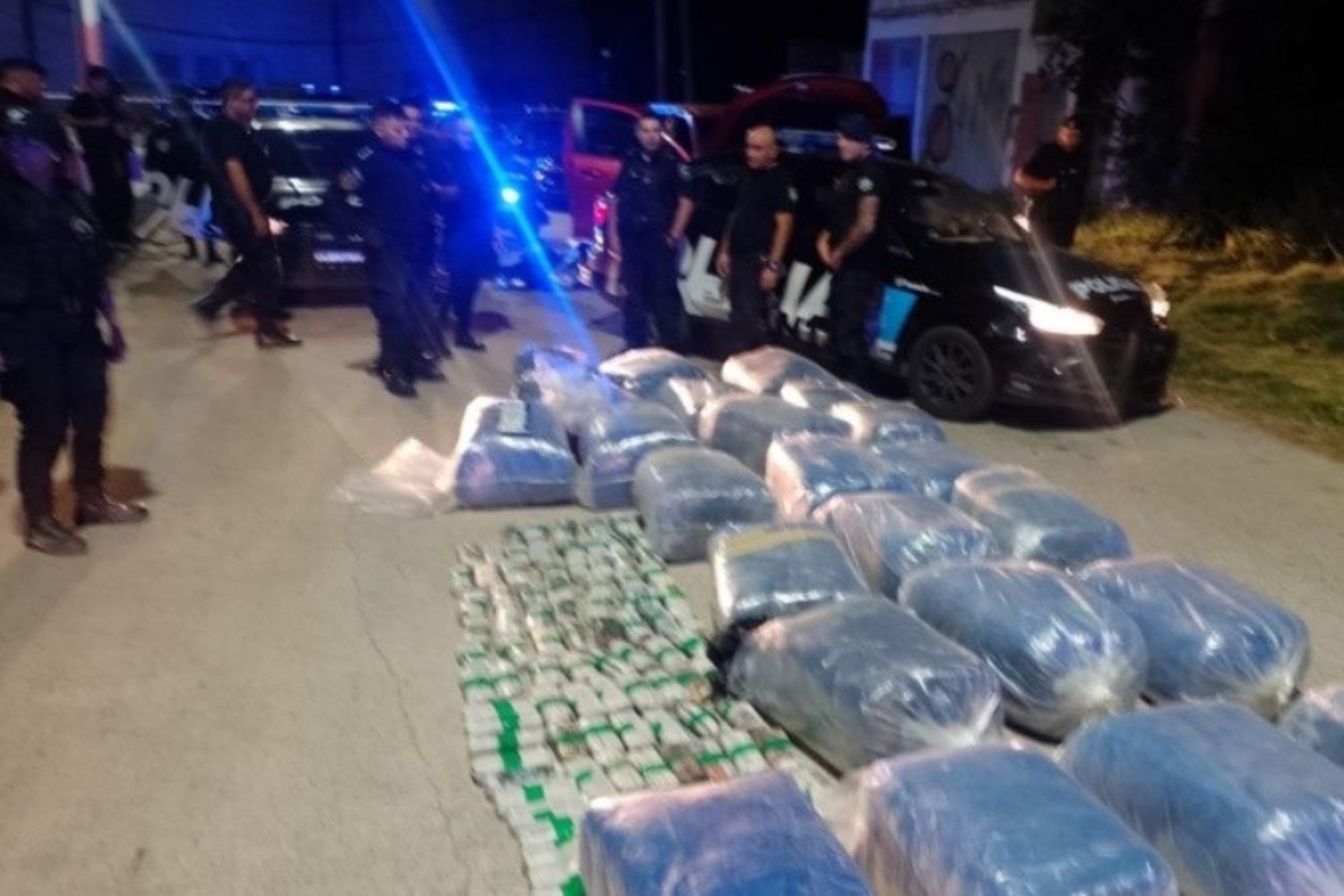 Transportaban un cargamento de hojas de coca y fueron detenidos en República de la Sexta tras una persecución