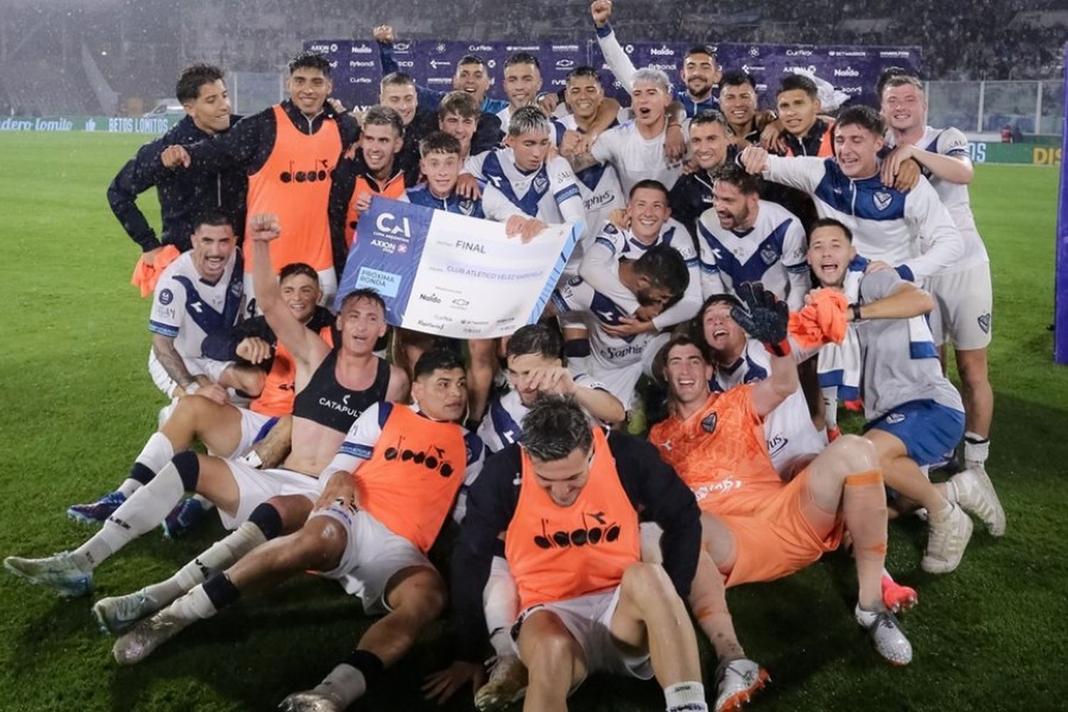 En un partido inolvidable, Vélez venció a Boca y se metió en la final