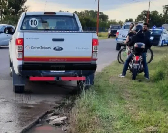 Hospitalizaron a una mujer que cayó de su moto