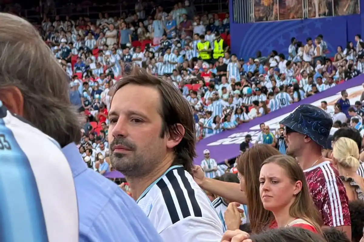 Mahique fue fotografiado el sábado pasado en una platea baja del estadio de Kansas City.
