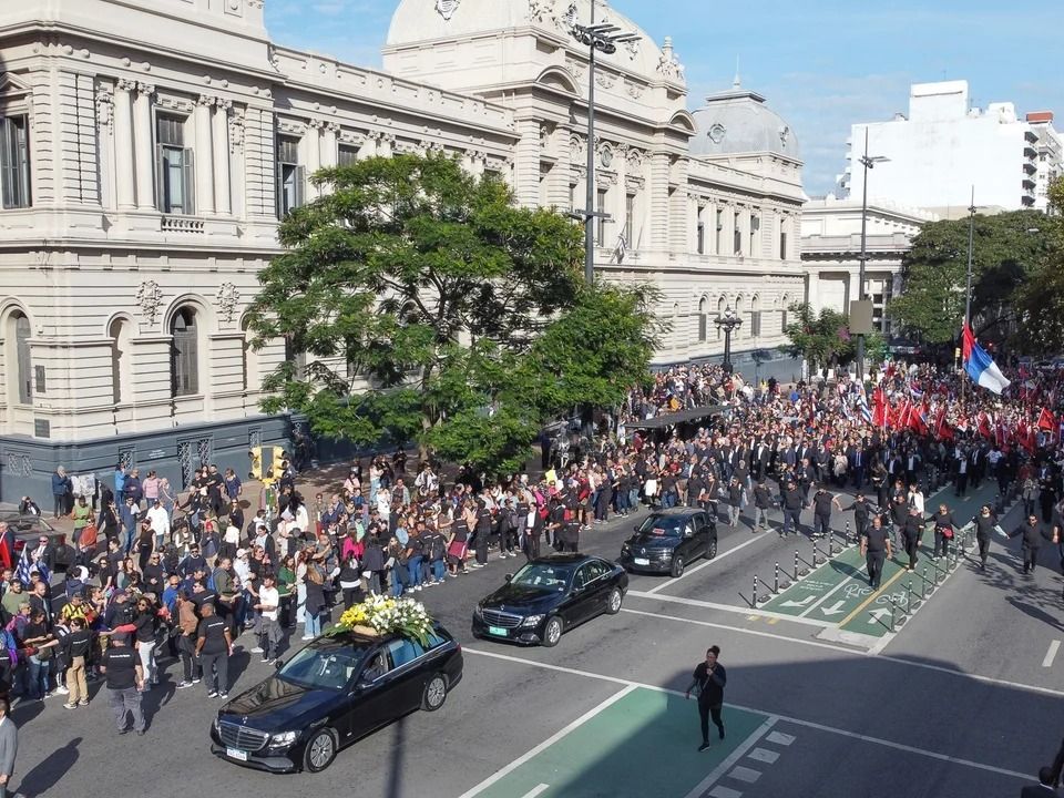 El emotivo cortejo fúnebre de Pepe Mujica conmovió a Montevideo