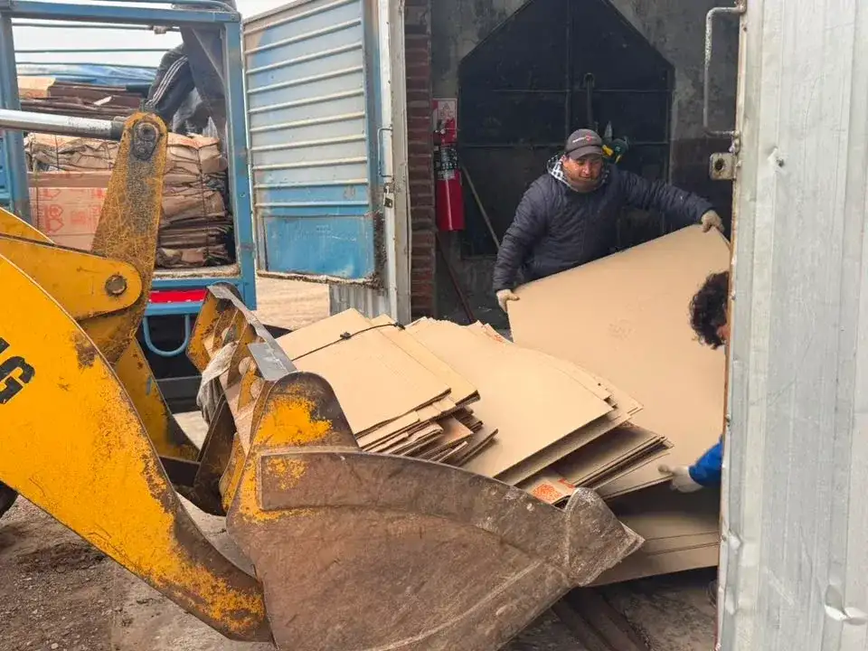 El nuevo cargamento partió hacia EcoVenado con el camión y el chasis completos de materiales recuperados.