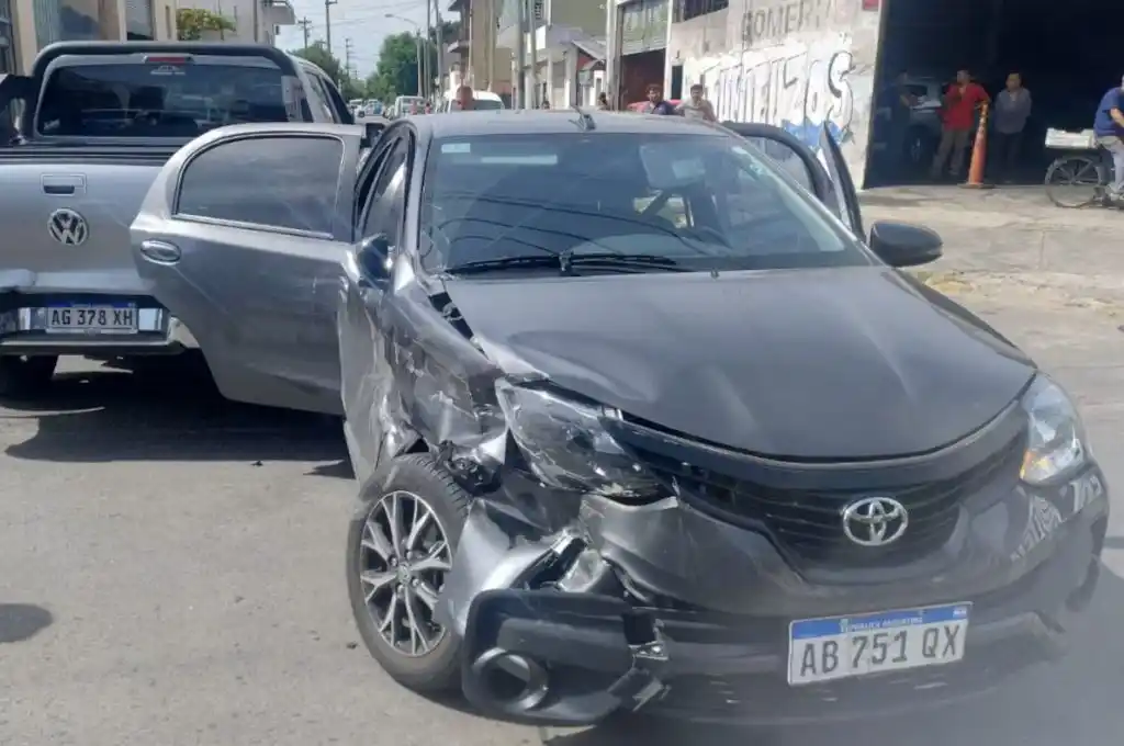 Fuentes policiales localizaron el vehículo en la intersección de Sargento Cabral y Mosconi.