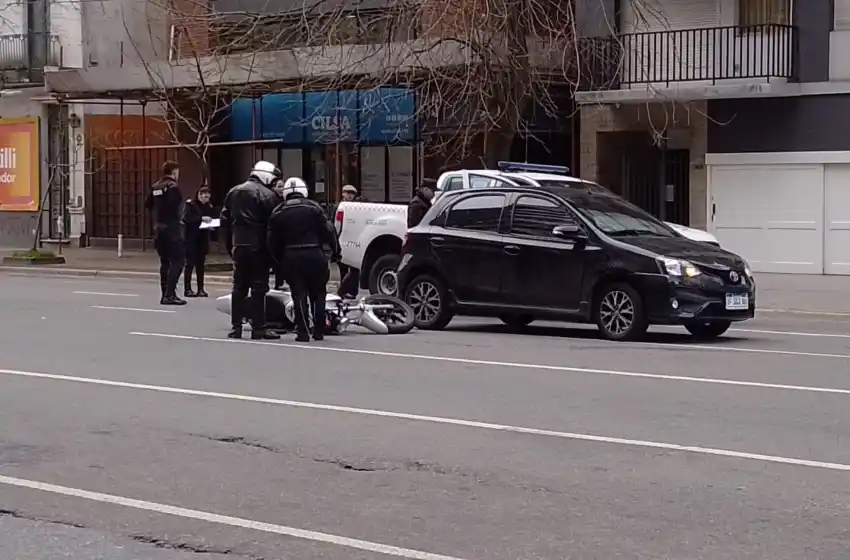 Motociclista herido tras choque en Avenida Luro