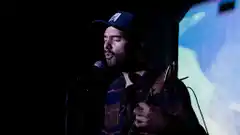 “Un chabón con guitarra y armónica que cuenta cosas”: Seba Tombo y su folk desde Tandil