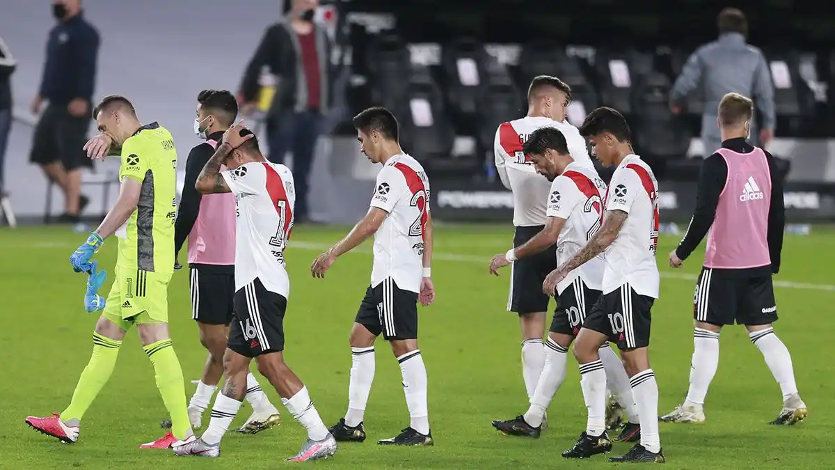 Golpe a River: 10 jugadores con Covid en la previa del Súperclásico