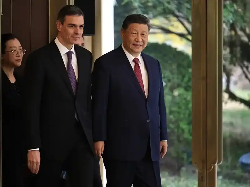 El presidente del Gobierno español, Pedro Sánchez y su par chino, Xi Jinping.