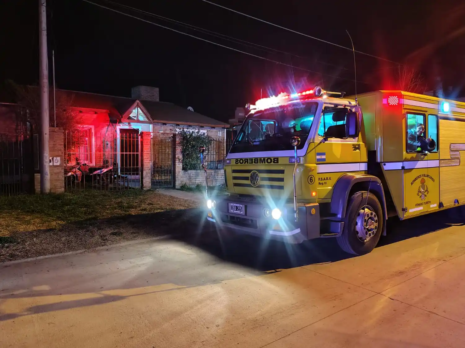 Los bomberos llegaron rápidamente al lugar.