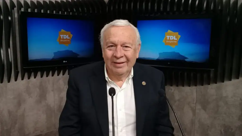 Cdor Roberto Tassara en el Desayuno de Tandil Despierta