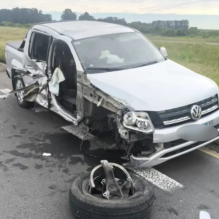 Una camioneta y un camión chocaron en la Ruta 14: una adolescente fue derivada al Hospital Centenario