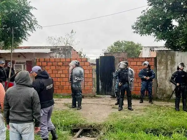 Allanamientos simultáneos en distintos barrios de la ciudad