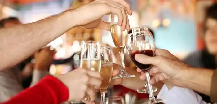 Solo la mitad del país podrá  celebrar el Día del Amigo con reuniones entre pocos