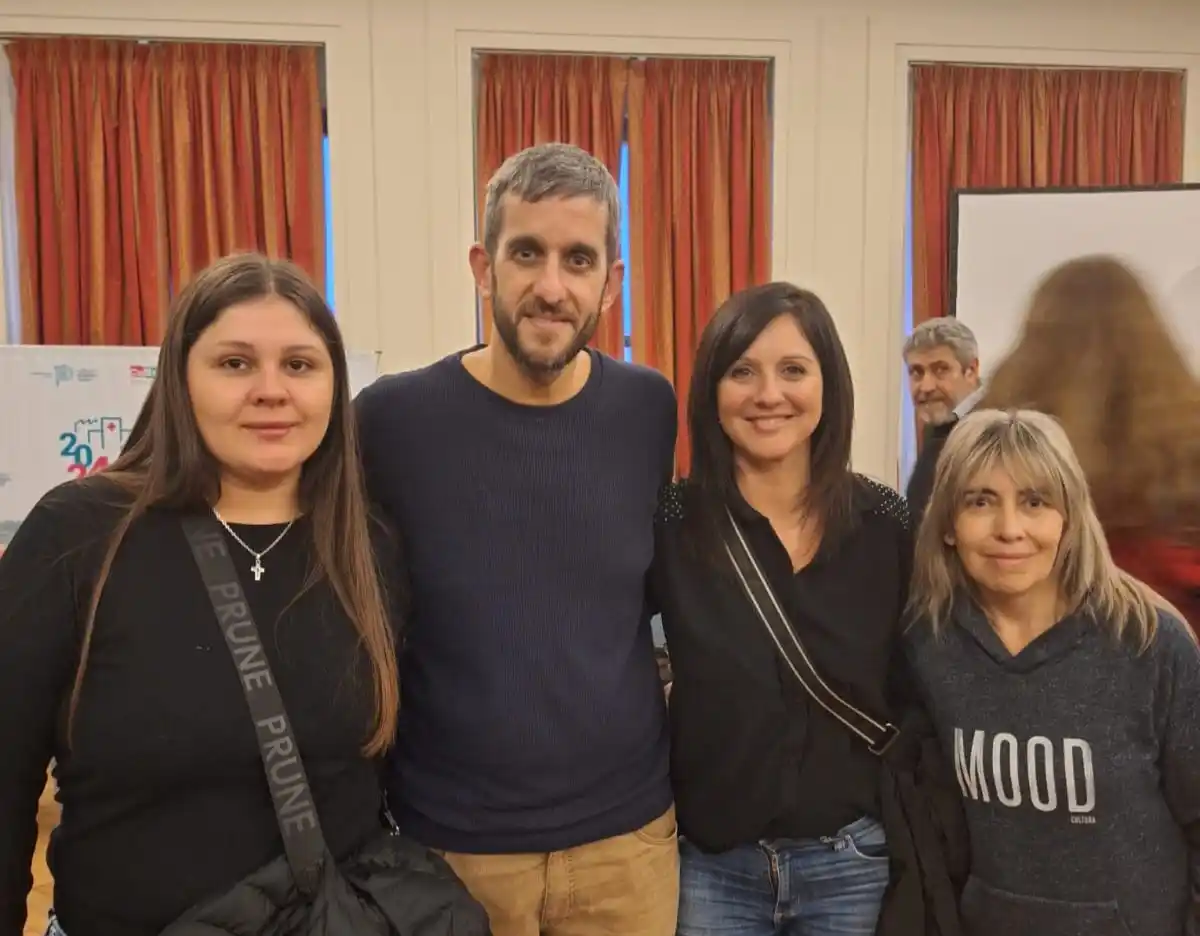 El equipo de salud mental expuso un trabajo de investigaciòn de la Licenciada Sandra Sorbara en la mesa de trabajo del congreso organizado por el Gobierno de la Provincia en Mar del Plata.