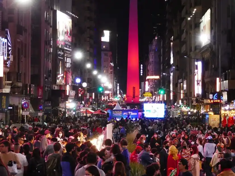 Podio. La Ciudad estalló con la Noche de las Librerías y el Obelisco.