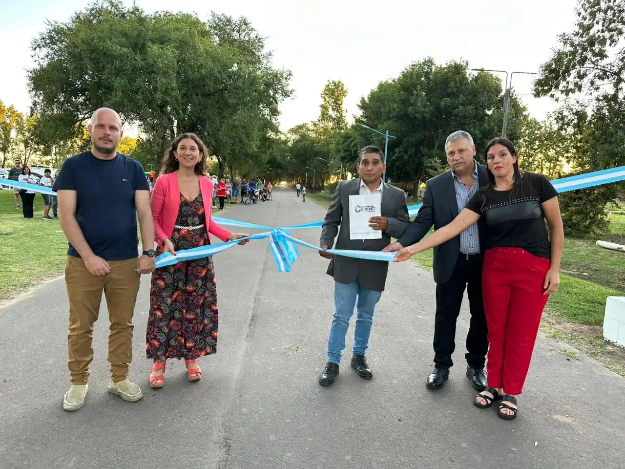 Vergé, Di Gregorio, Pérez y Busquet en el corte de cintas