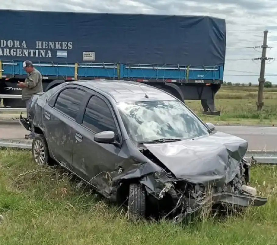 Una pareja de Gualeguaychú despistó en la Ruta 12: no sufrieron lesiones
