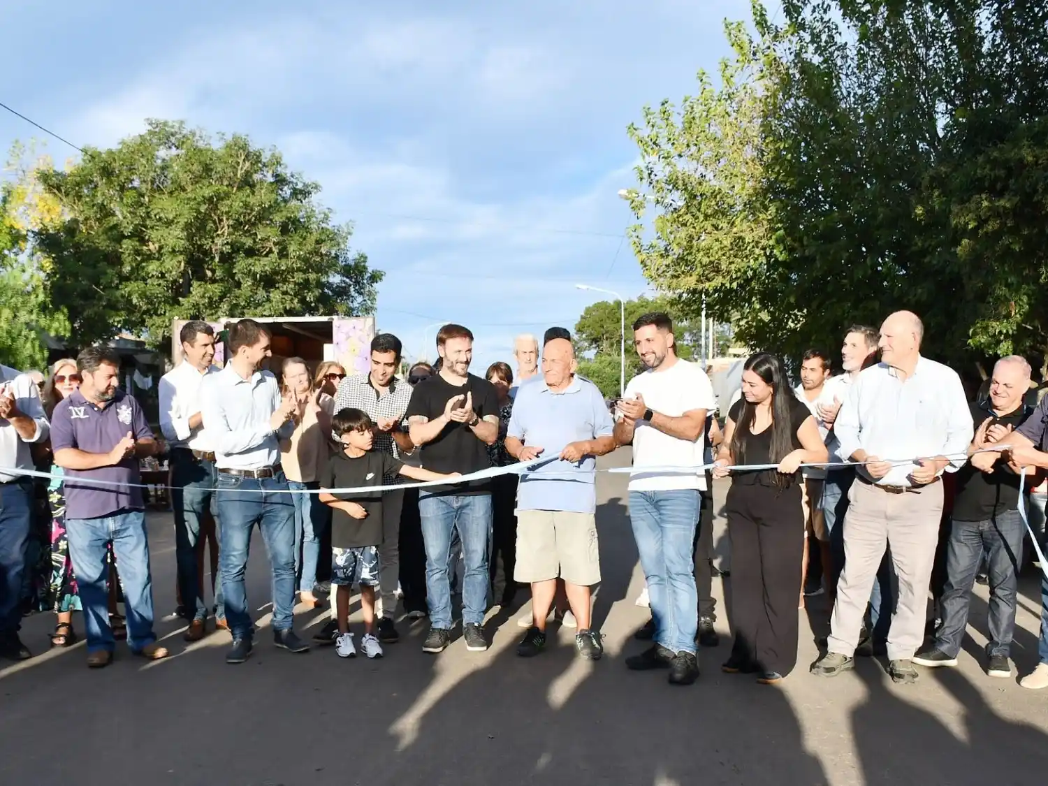 El intendente Azcué inauguró las obras de pavimentación de calle Dr. Sauré