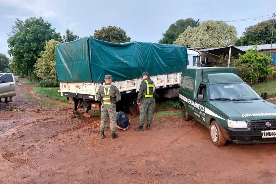 Intentaba huir en un camión cargado con más de ocho toneladas de marihuana