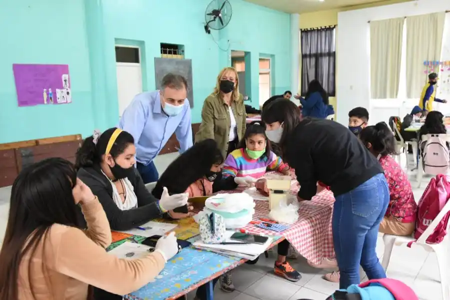 Más de 50 estudiantes reciben apoyo escolar en la vecinal de barrio Mora