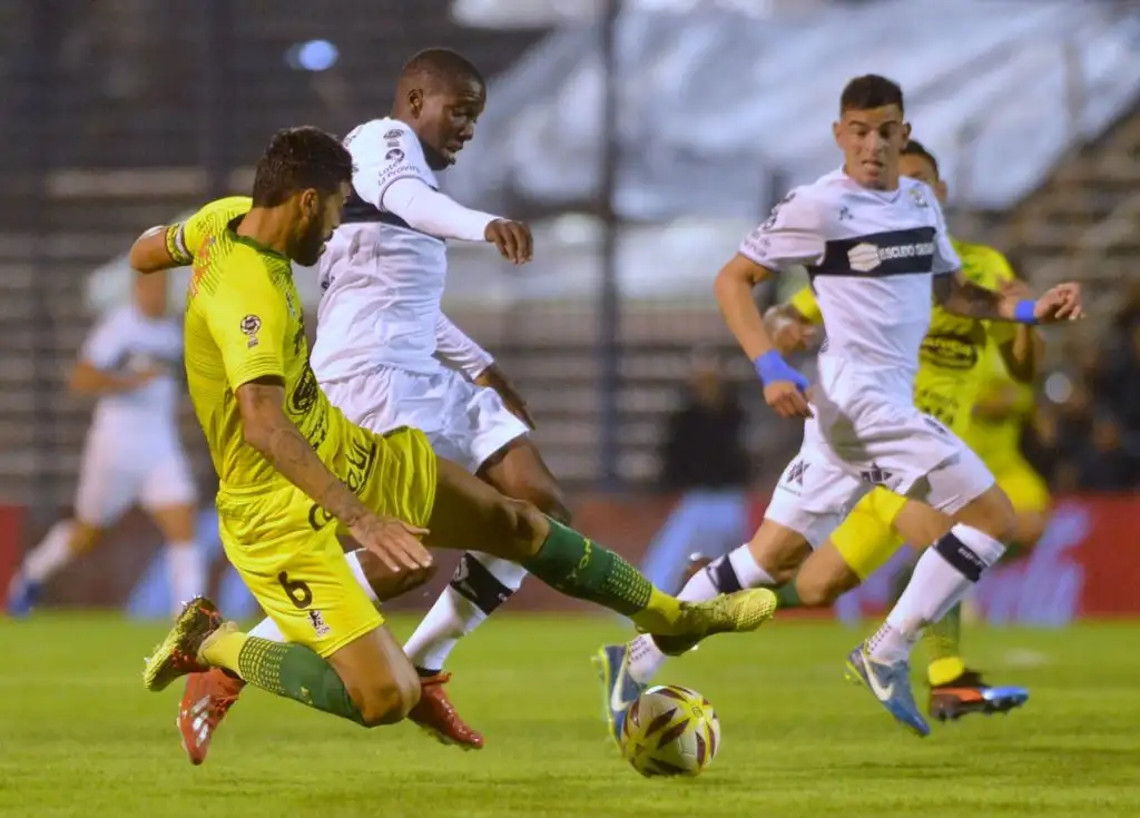 Gimnasia venció como local a Defensa y Justicia