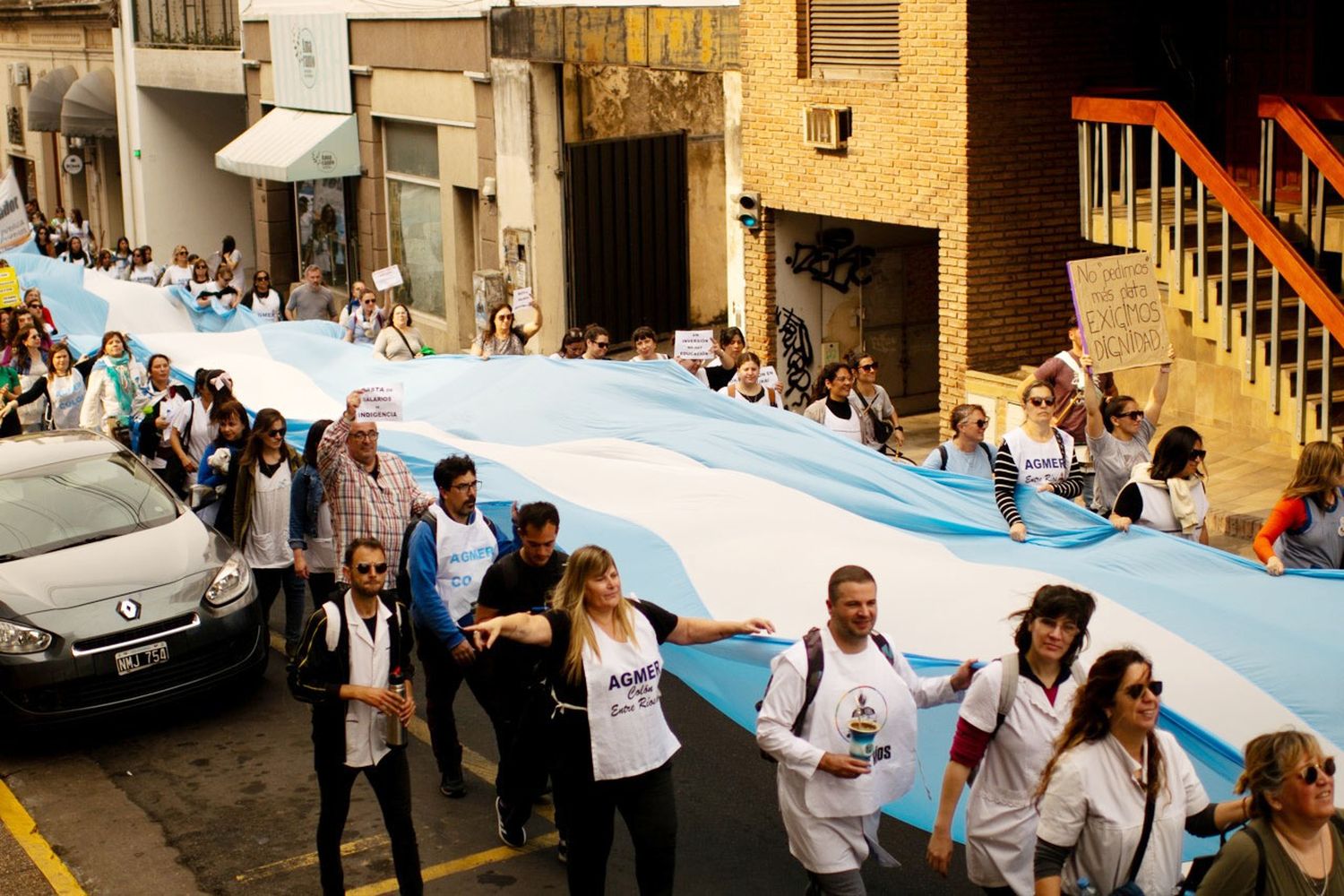 Docentes de Entre Ríos marcharon en Paraná por salarios dignos y justicia educativa