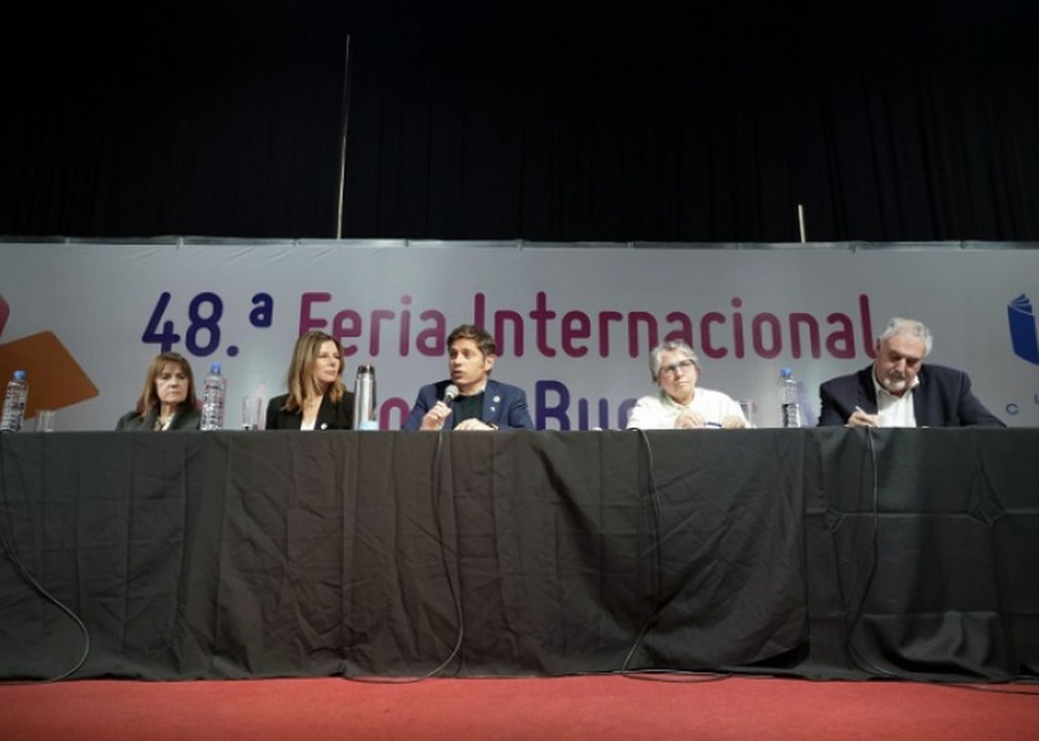 El conversatorio se desarrolló en la sala José Hernández.