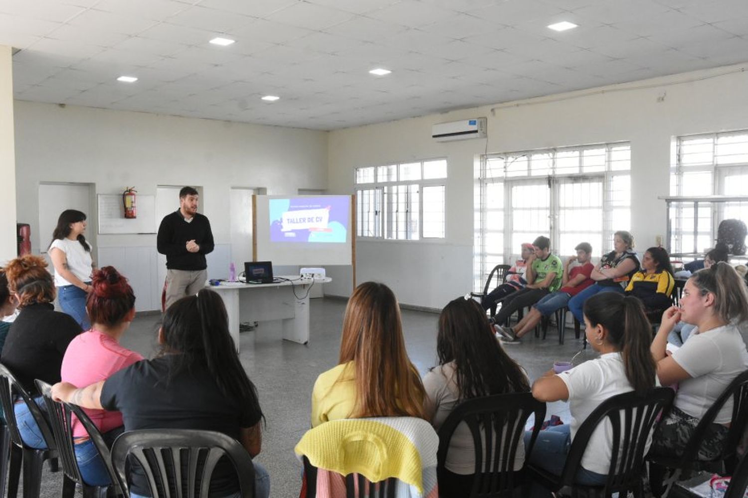 Nuevo taller de currículum vitae en el CIC de barrio Zazpe