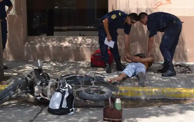 Atraparon a un delincuente que le robó a una pareja extranjera