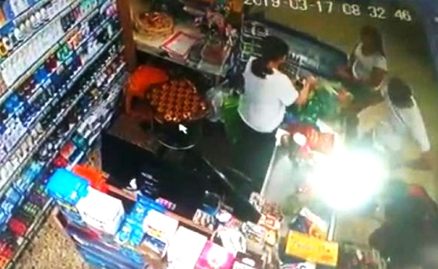 Un policía rural detenido por robo: Gastó más de 9 mil pesos en compras con tarjetas