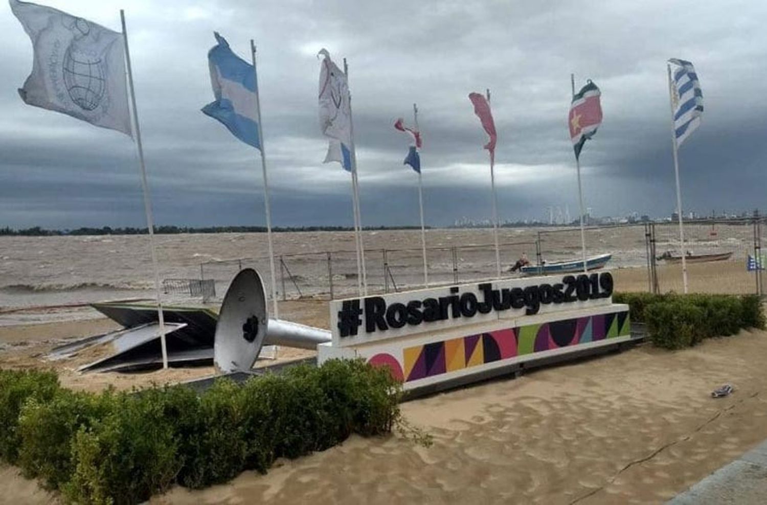 El viento apagó la llama y hubo destrozos en La Florida