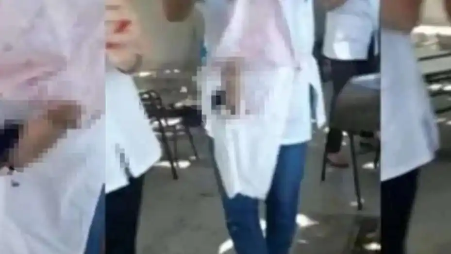 Escándalo: maestras celebraron bailando cumbia con juguetes sexuales