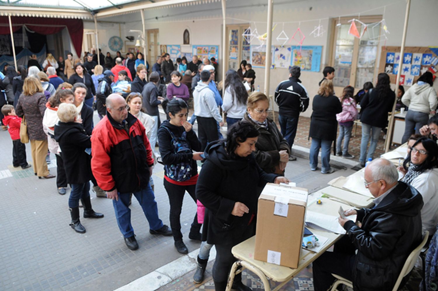 Elecciones 2013: Recomiendan votar temprano por los múltiples cambios previstos en el sistema