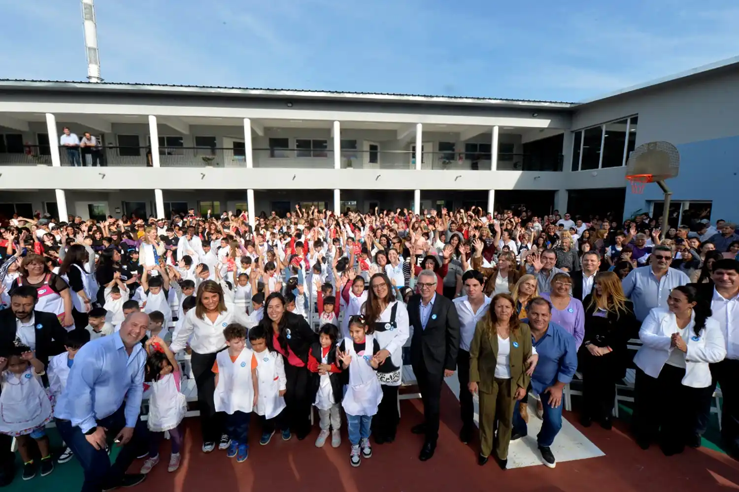 El intendente inauguró otra escuela