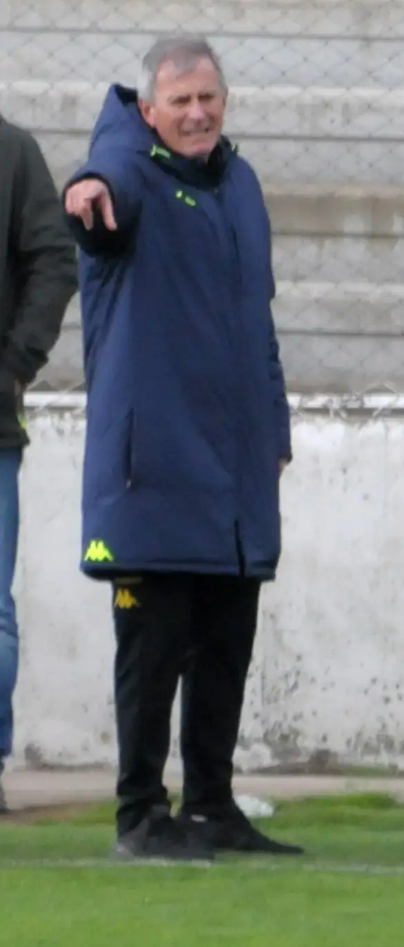 Héctor Arzubialde, DT de Santamarina.
