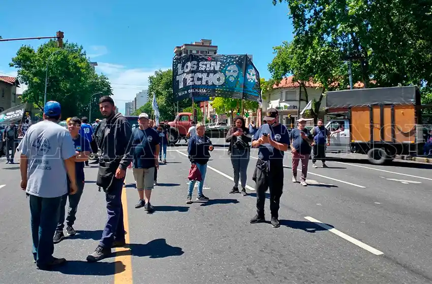 Protesta de puesteros de fruta: "La solución la tiene que dar Inspección General del Municipio"