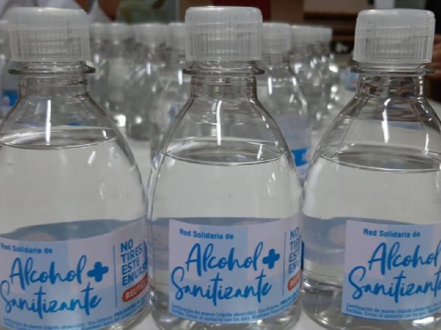 En las escuelas técnicas ya se fabricaron 8 mil litros de alcohol en gel