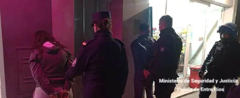 Detuvieron a una pareja por cometer robos en negocios ubicados en la Costanera