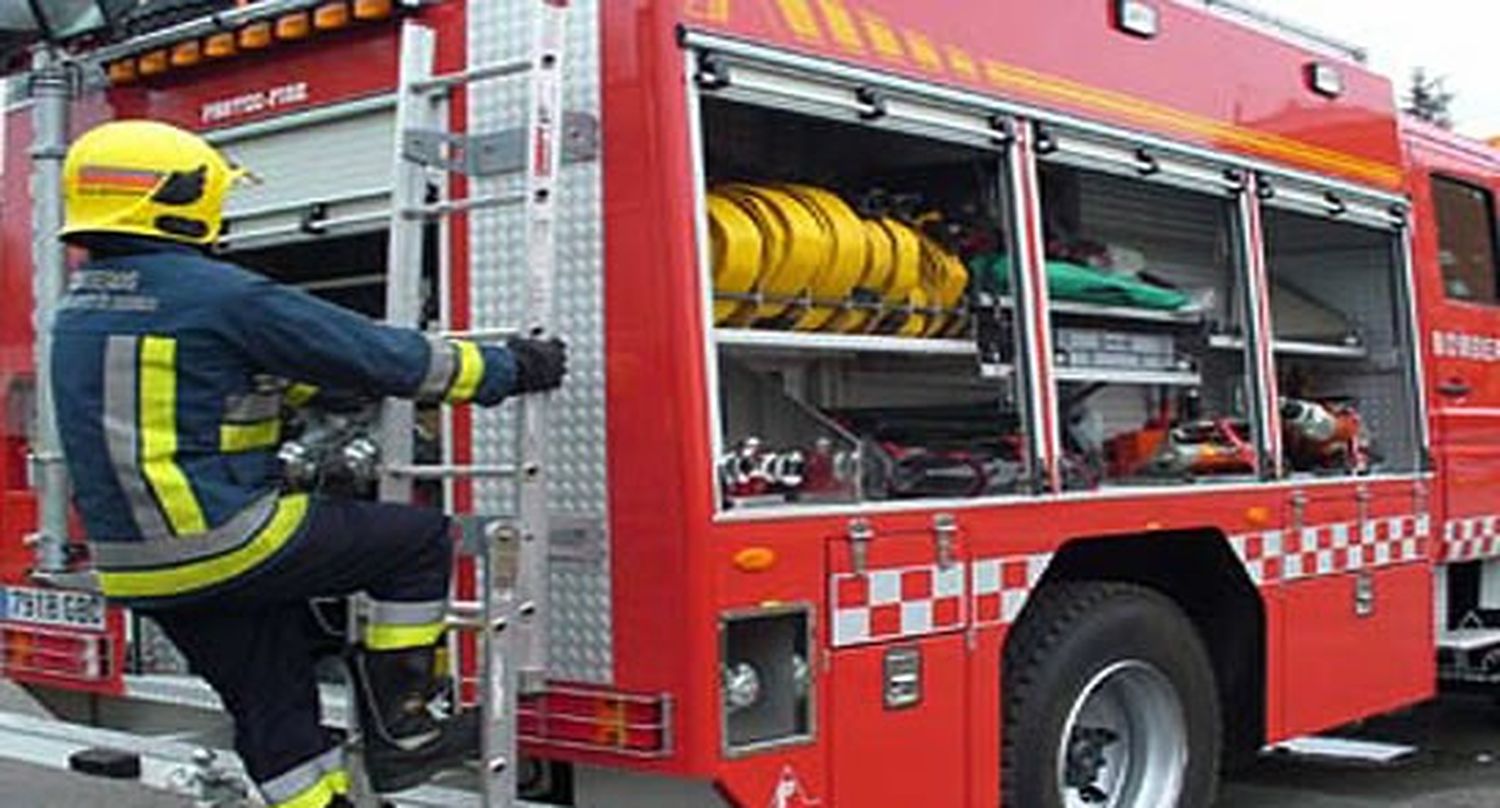 Se incendió el techo de paja de un quincho