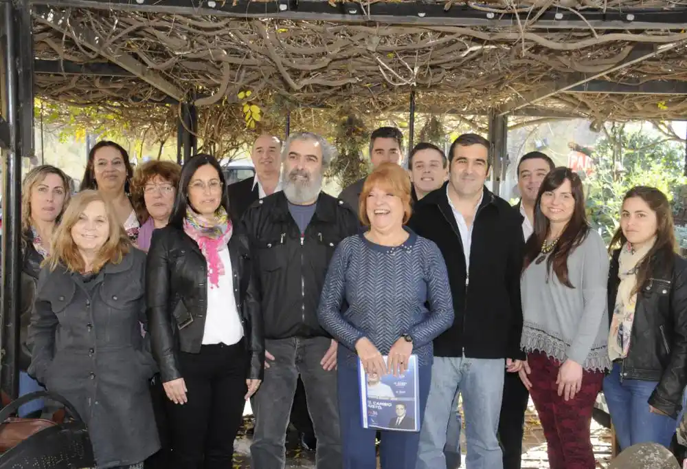 Respaldada por su trayectoria, Beatriz Fernández  presentó una lista 