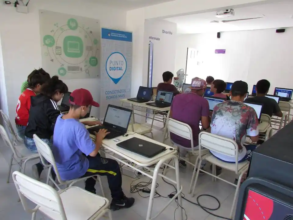 Ya funciona el Punto Digital de Chascomús en el barrio 30 de Mayo