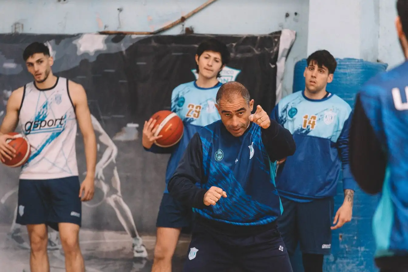 Rivero señalando el objetivo de Unión