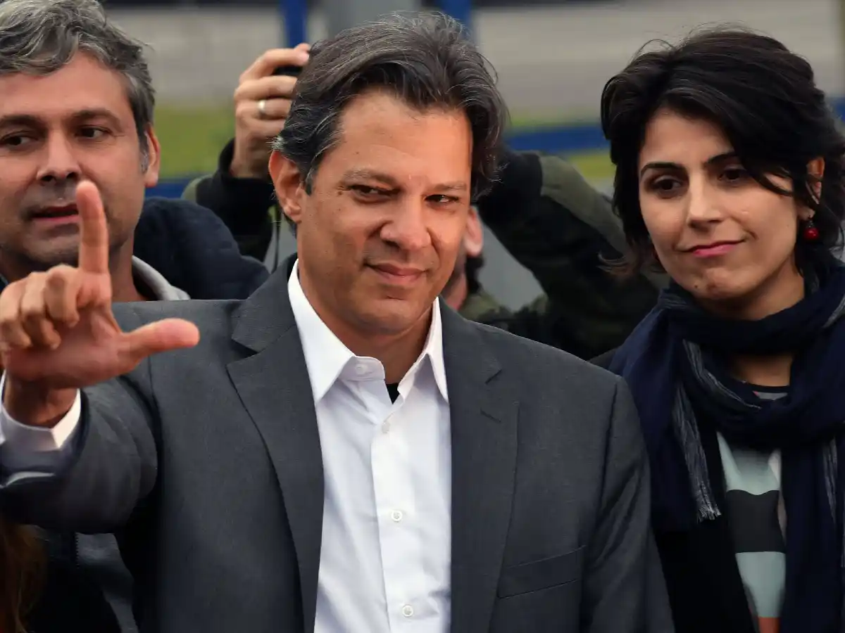 Haddad reemplaza a Lula como candidato a presidente en Brasil