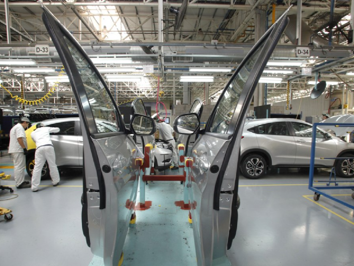 La industria creció un 3,5% y la actividad de la construcción cayó un 0,9% en octubre