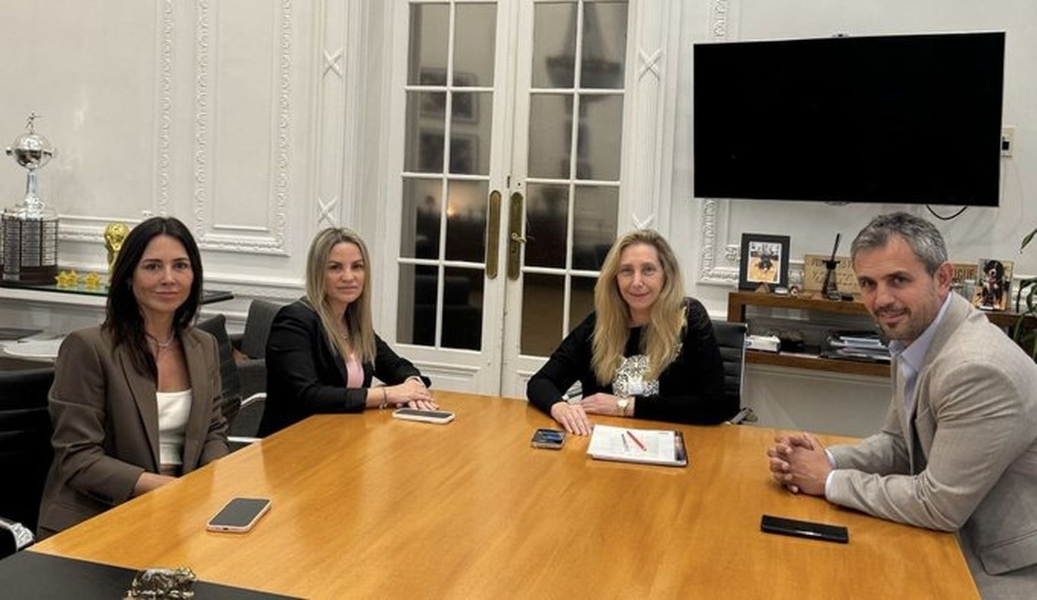 La foto que subió la diputada anunciando su regreso a LLA.