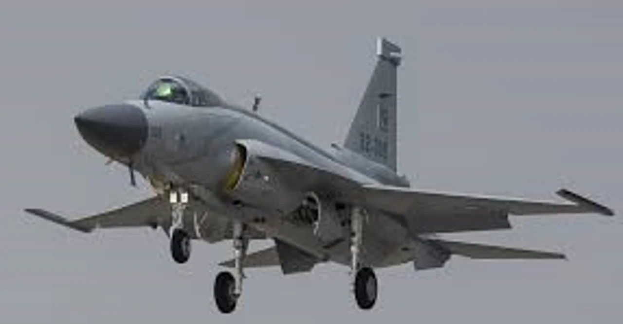 Al menos tres aviones de combate indios se estrellaron en Cachemira y Pakistán denunció ataques aéreos