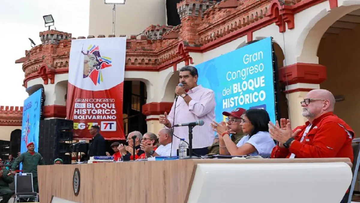 MADURO DEBATE con los PODERES PÚBLICOS detalles de la ELECCIÓN  en los CIRCUITOS COMUNALES del 15DIC