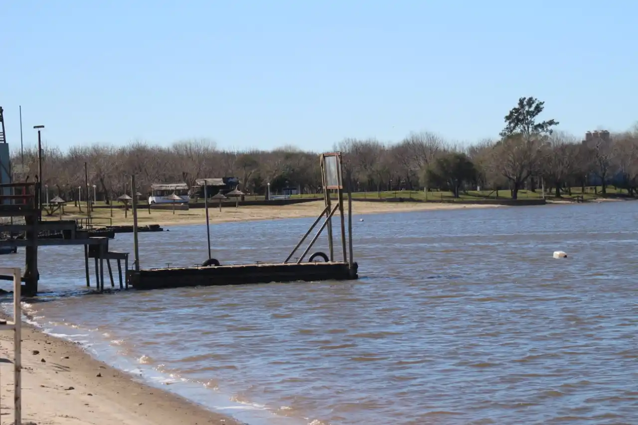 Playas en la ciudad: panorama complicado e incertidumbre por el verano que vendrá