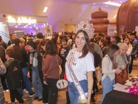 De llenar un formulario en el colectivo a ser la Princesa del Alfajor: la historia de la marplatense Berenice Jordán