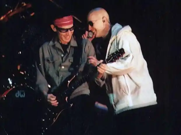 Se viene el libro de Los Redondos