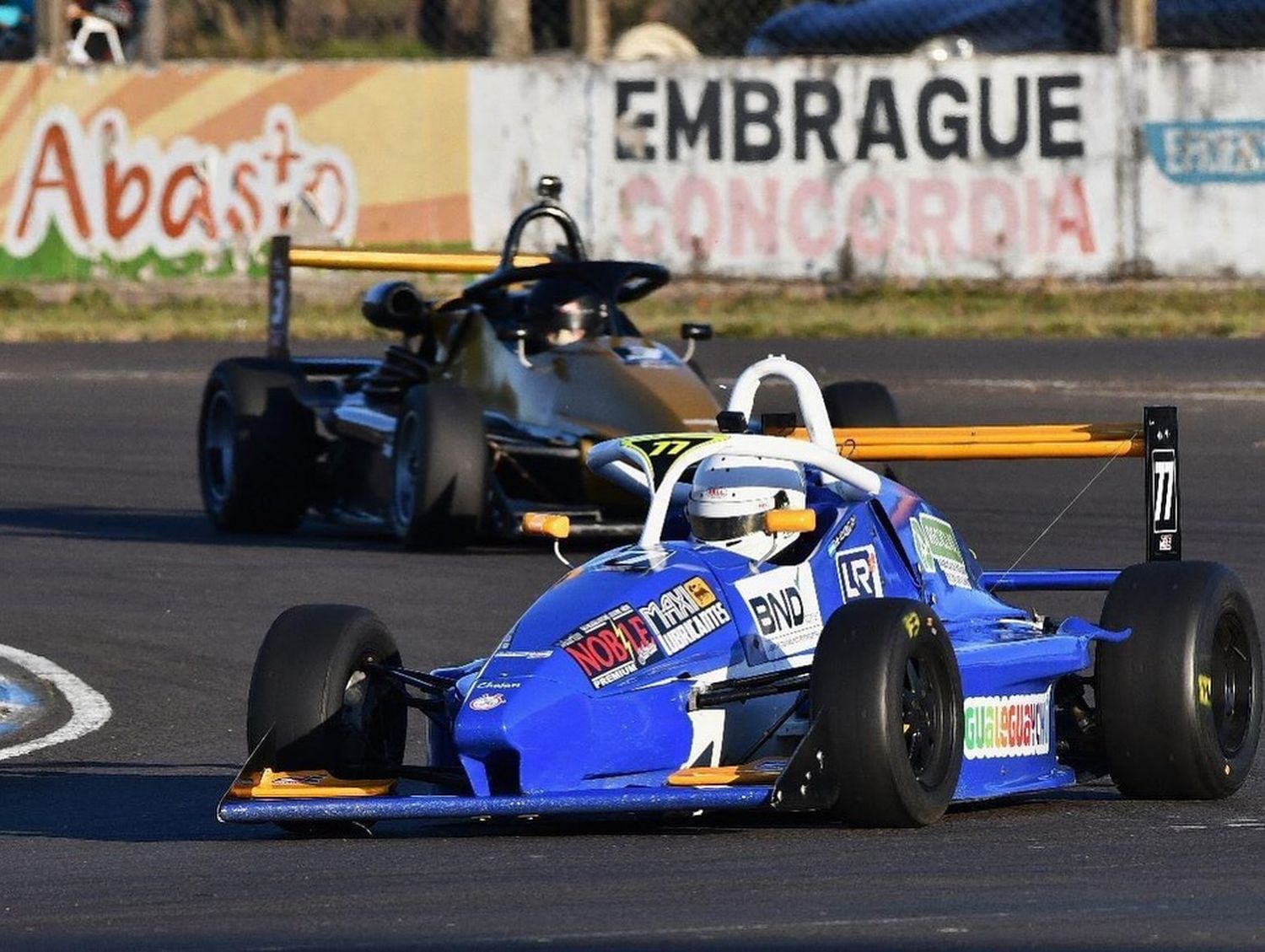 La Fórmula 3 Entrerriana engalana la actividad fierrera en el autódromo local.